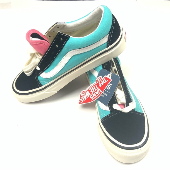 Vans OLD SKOOL Unisex Sneakers Round Toes Athletic Trainers 6 Woman / 4.5 Men - Picture 3 of 11